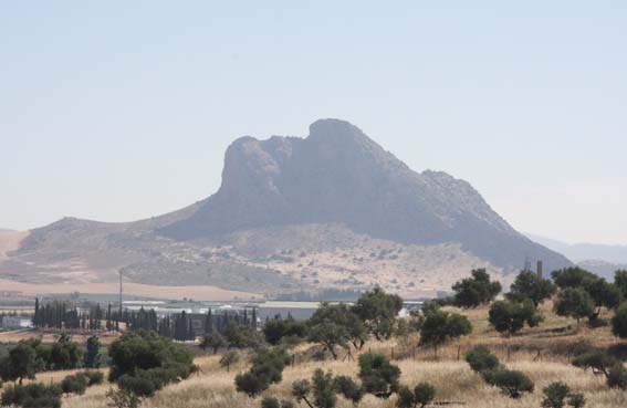 Conferencia: ‘Gigantes transmutados en peñas. Una nueva explicación arqueo-antropológica para la Peña de los Enamorados’